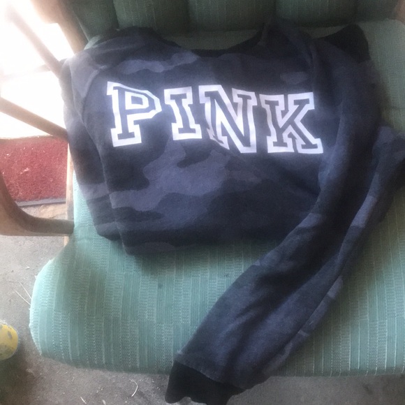 Camo pink sweatshirt. Slightly faded still in great condition - Picture 2 of 3